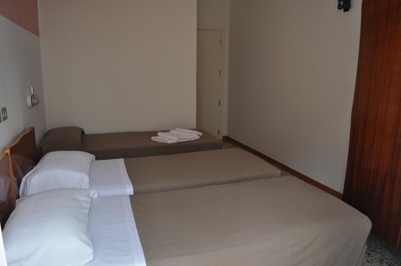 Hotel Urano Cattolica Exterior photo
