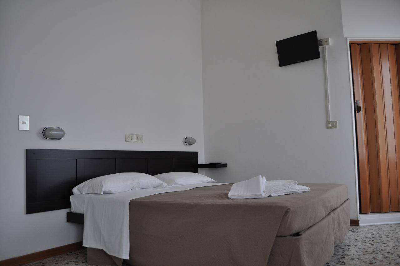 Hotel Urano Cattolica Exterior photo