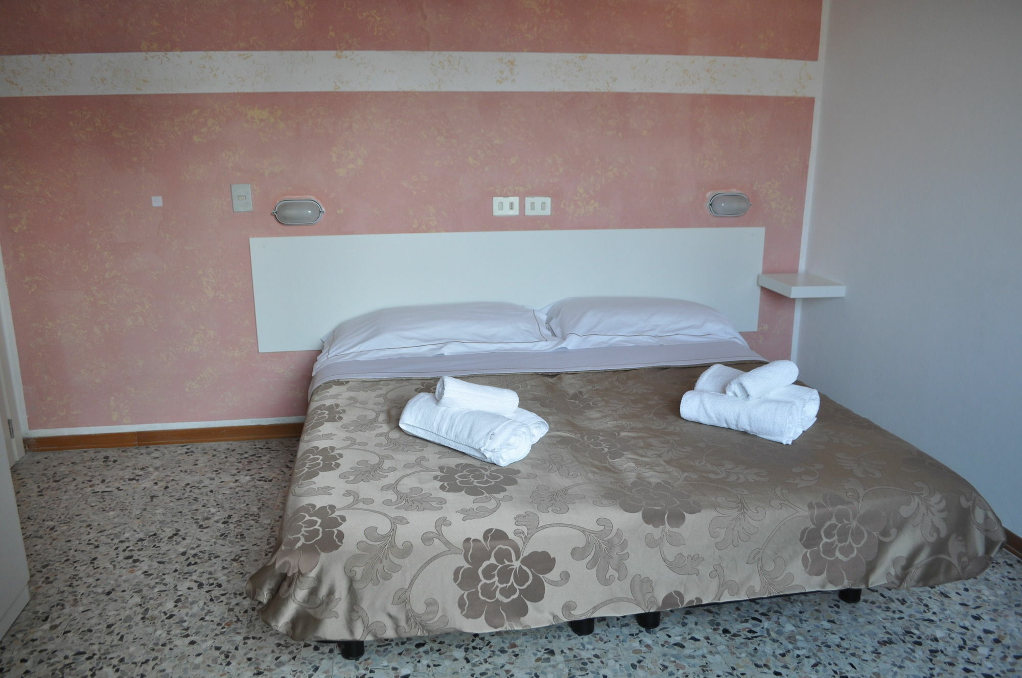 Hotel Urano Cattolica Exterior photo